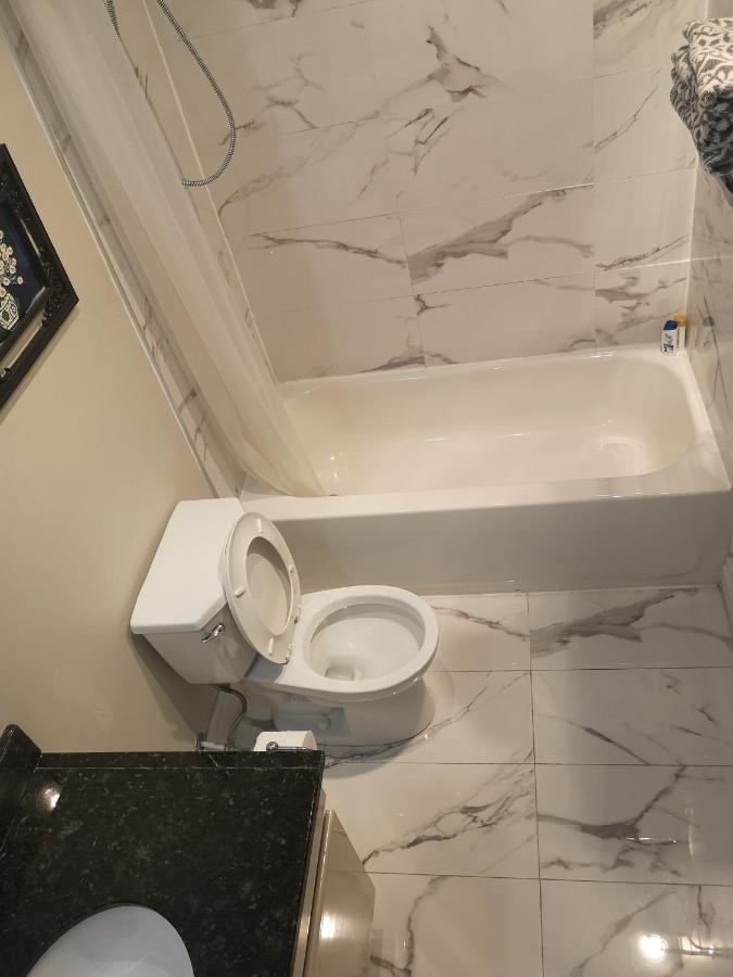 Lakeside Private Suite-Queen Bed Room Tottenham Εξωτερικό φωτογραφία
