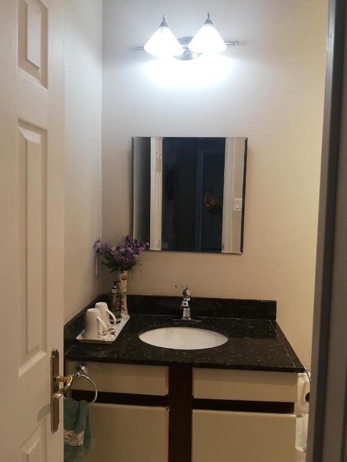 Lakeside Private Suite-Queen Bed Room Tottenham Εξωτερικό φωτογραφία