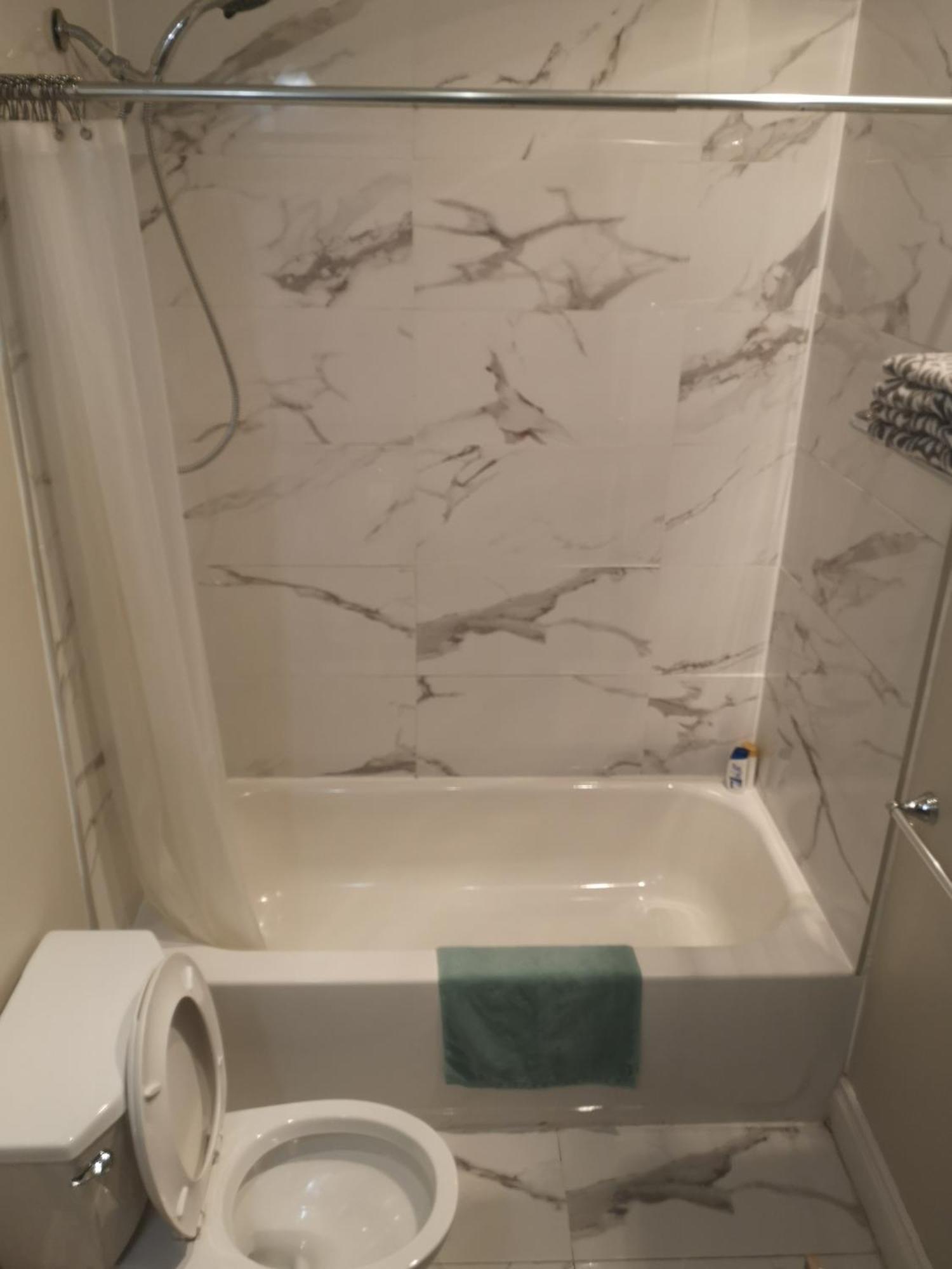 Lakeside Private Suite-Queen Bed Room Tottenham Δωμάτιο φωτογραφία